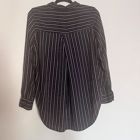 Universal Thread Womens Long Sleeve Blue Striped Collard Blouse Top Size M - Picture 2 of 6